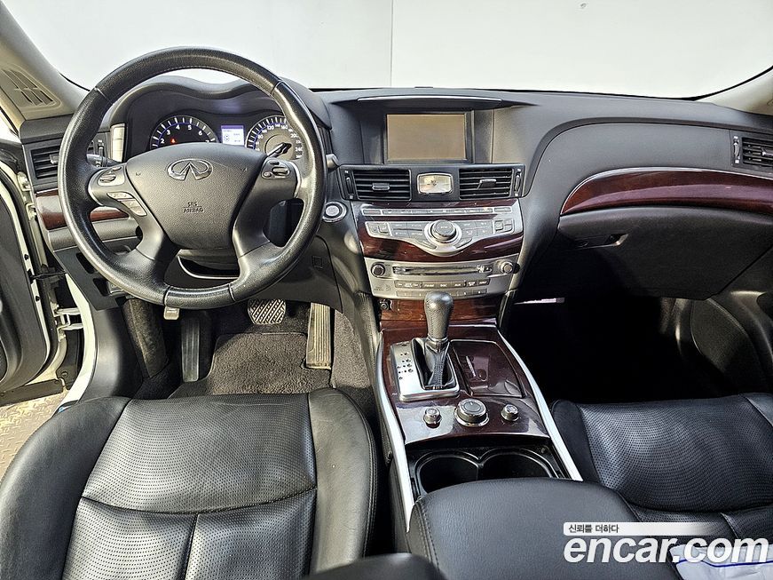 Infiniti M 2012