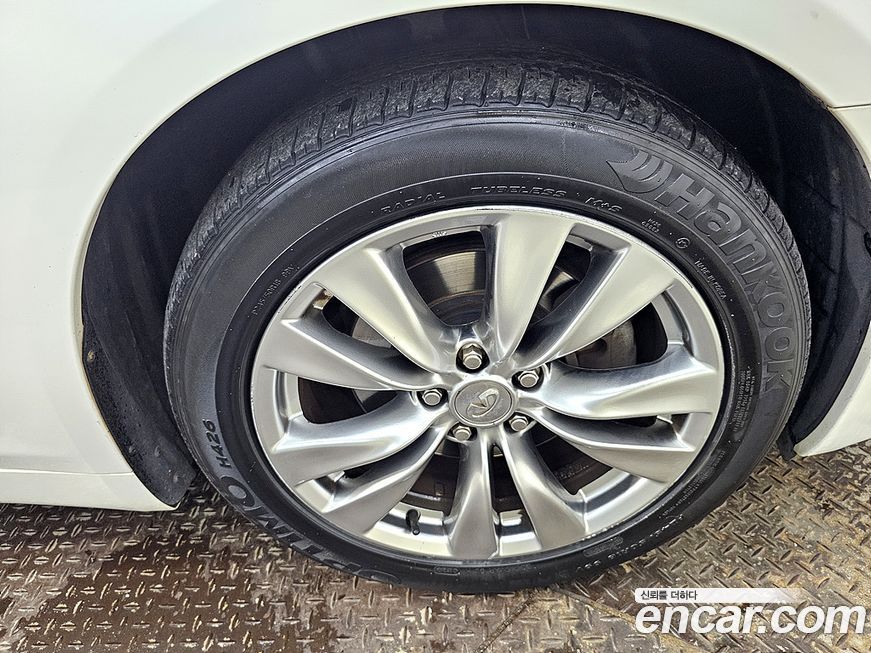 Infiniti M 2012