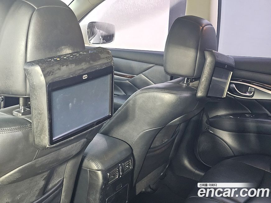 Infiniti M 2012