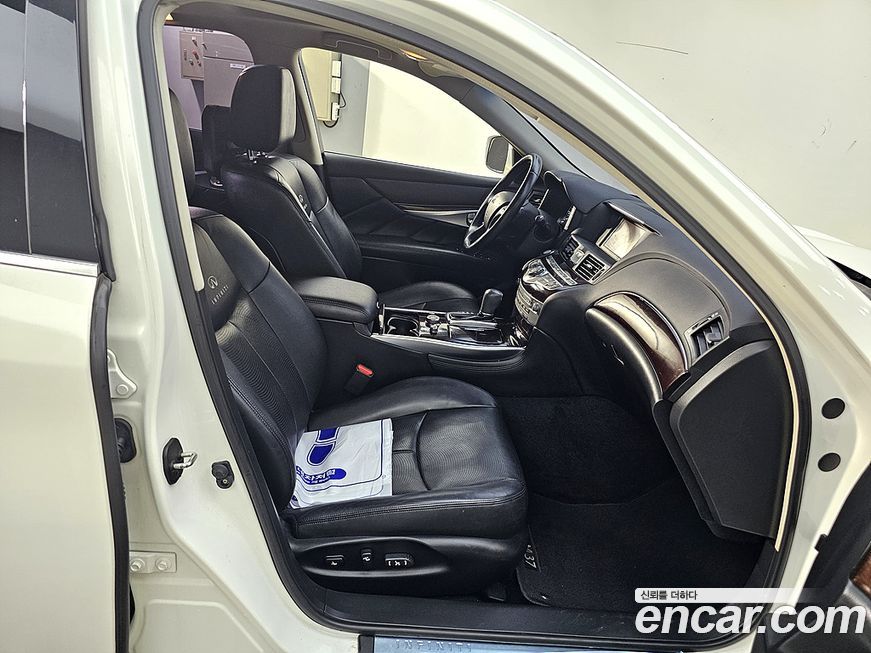 Infiniti M 2012