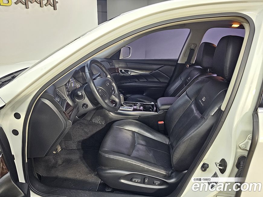Infiniti M 2012