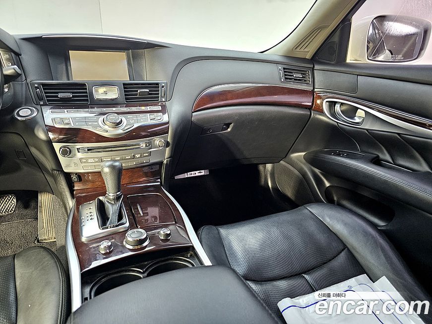 Infiniti M 2012