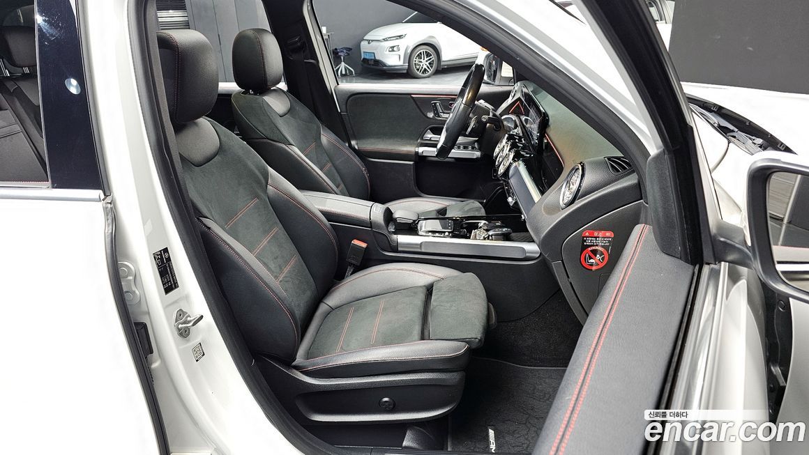 Mercedes-Benz GLB-Class 2021