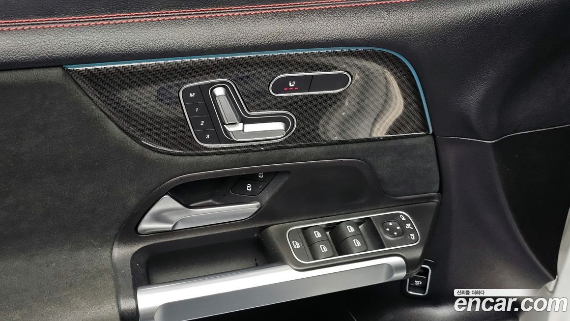 Mercedes-Benz GLB-Class 2021