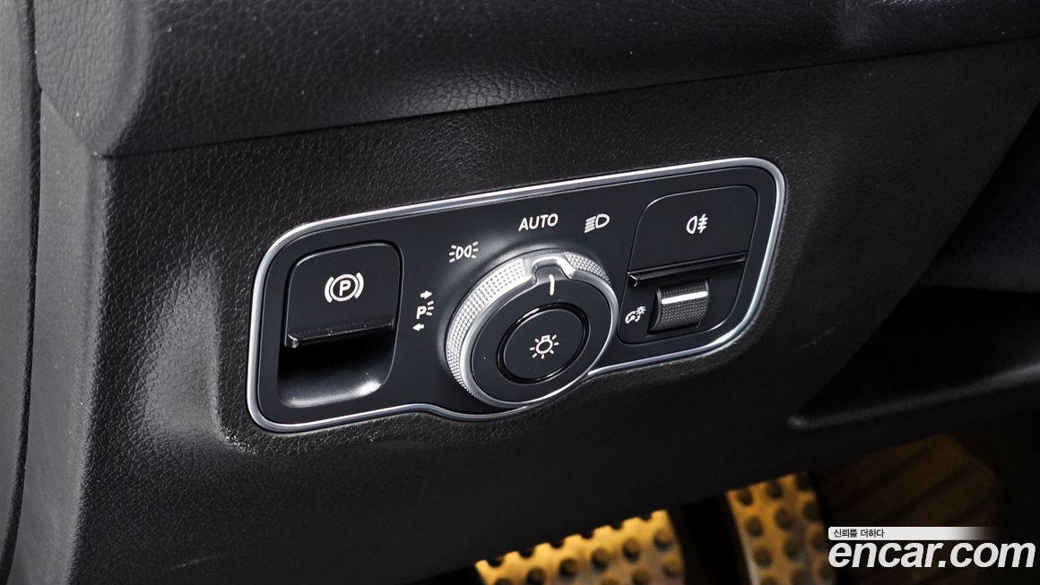 Mercedes-Benz GLB-Class 2021