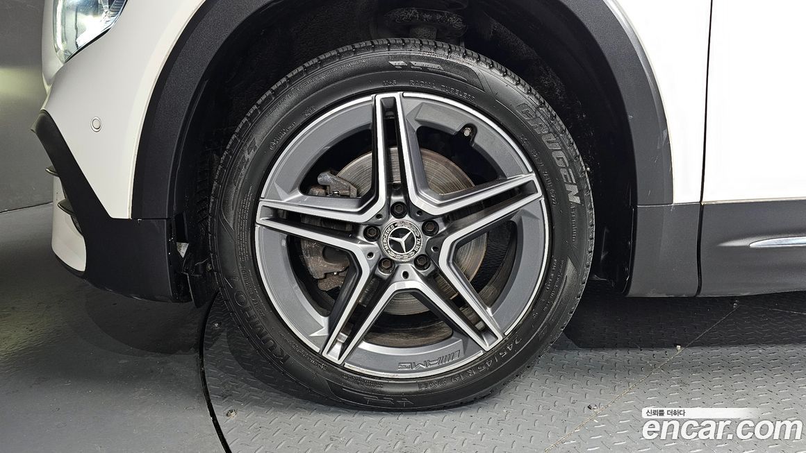 Mercedes-Benz GLB-Class 2021