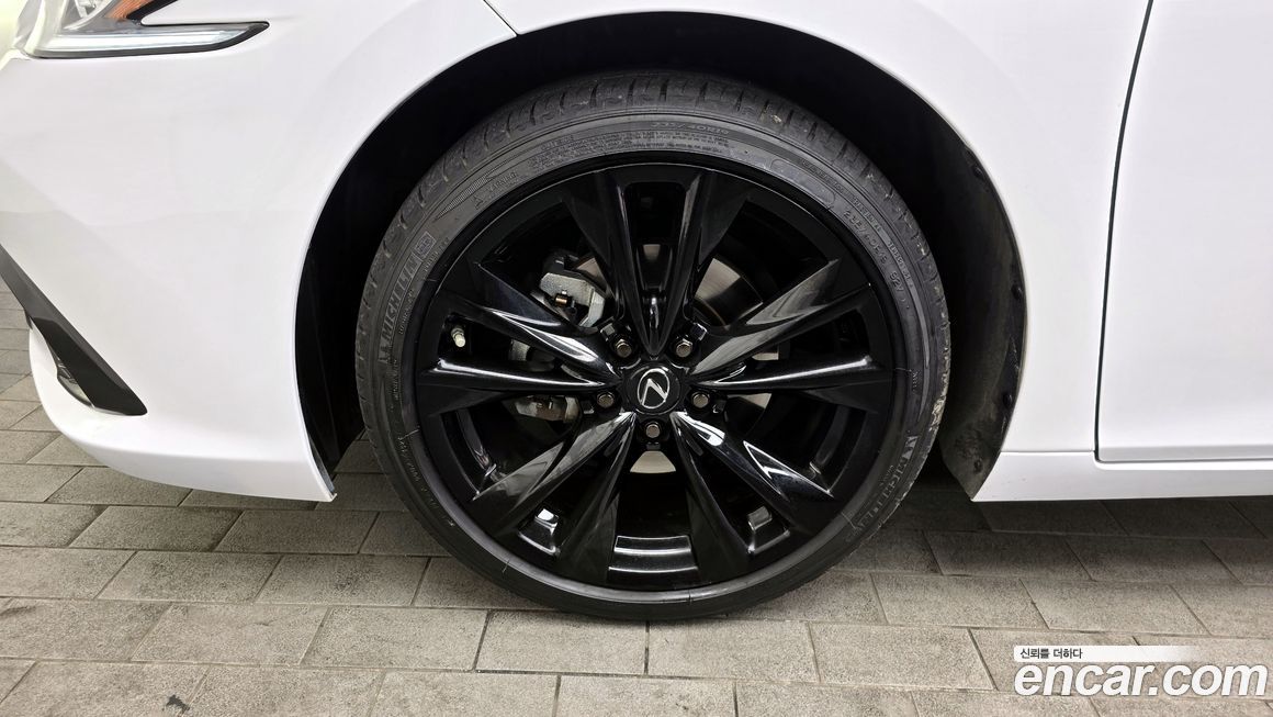 Lexus ES 2024