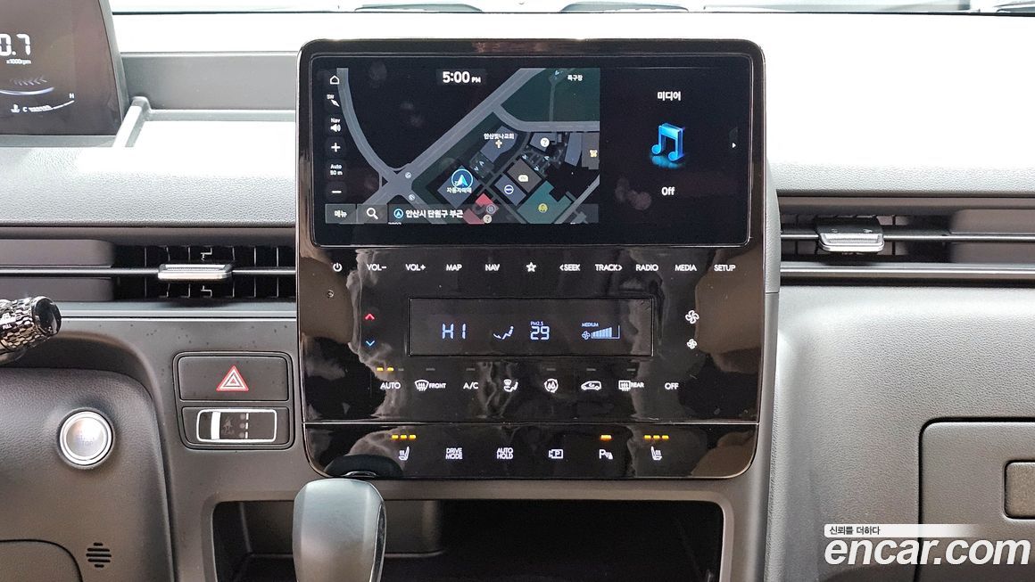 Hyundai Staria 2025