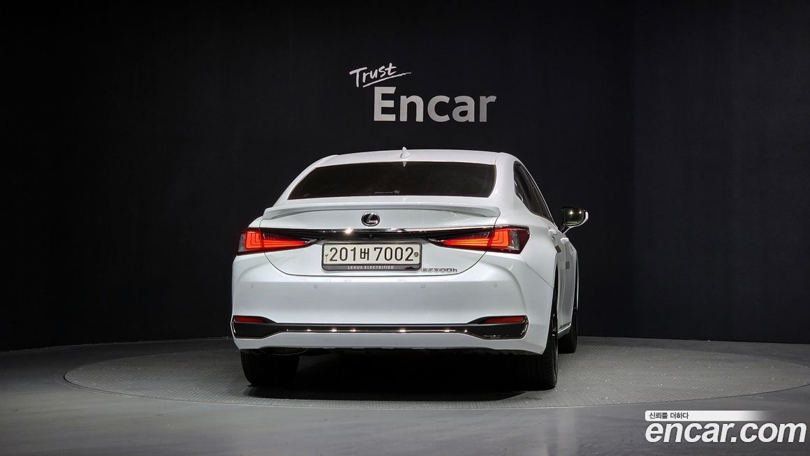 Lexus ES 2024