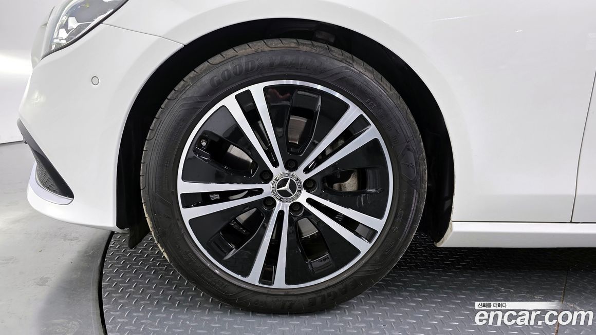 Mercedes-Benz E-Class 2021