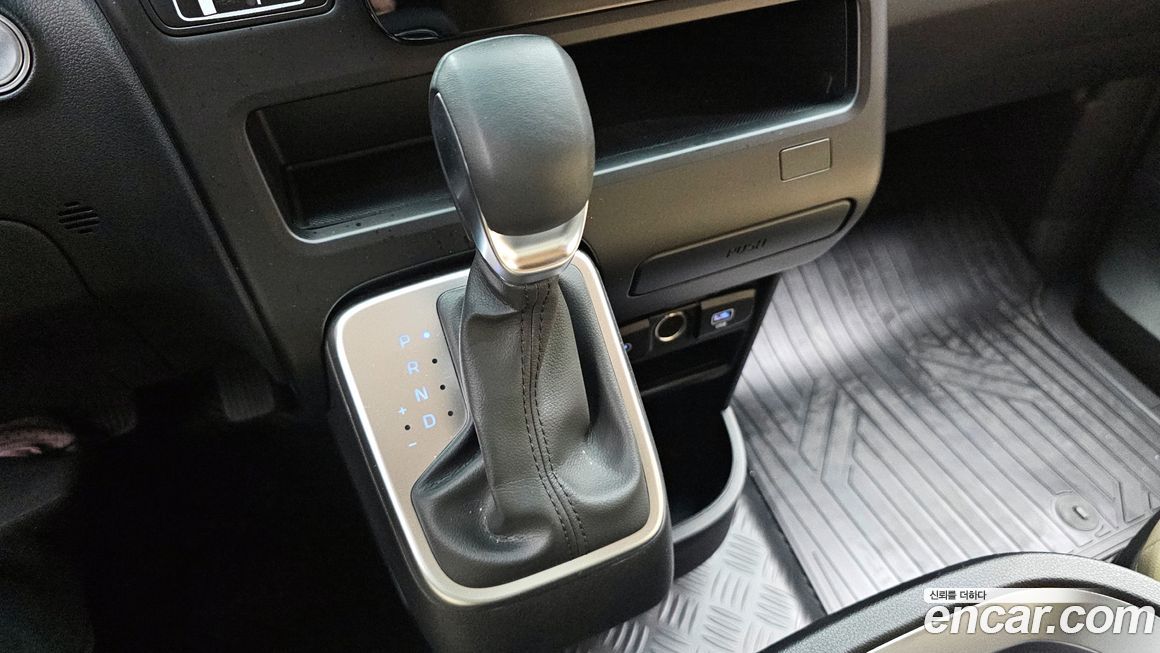 Hyundai Staria 2025