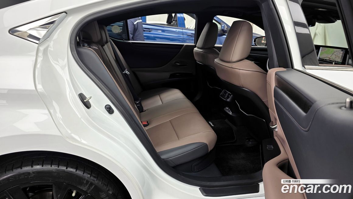 Lexus ES 2024
