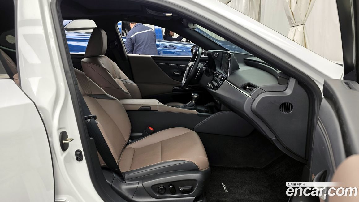 Lexus ES 2024