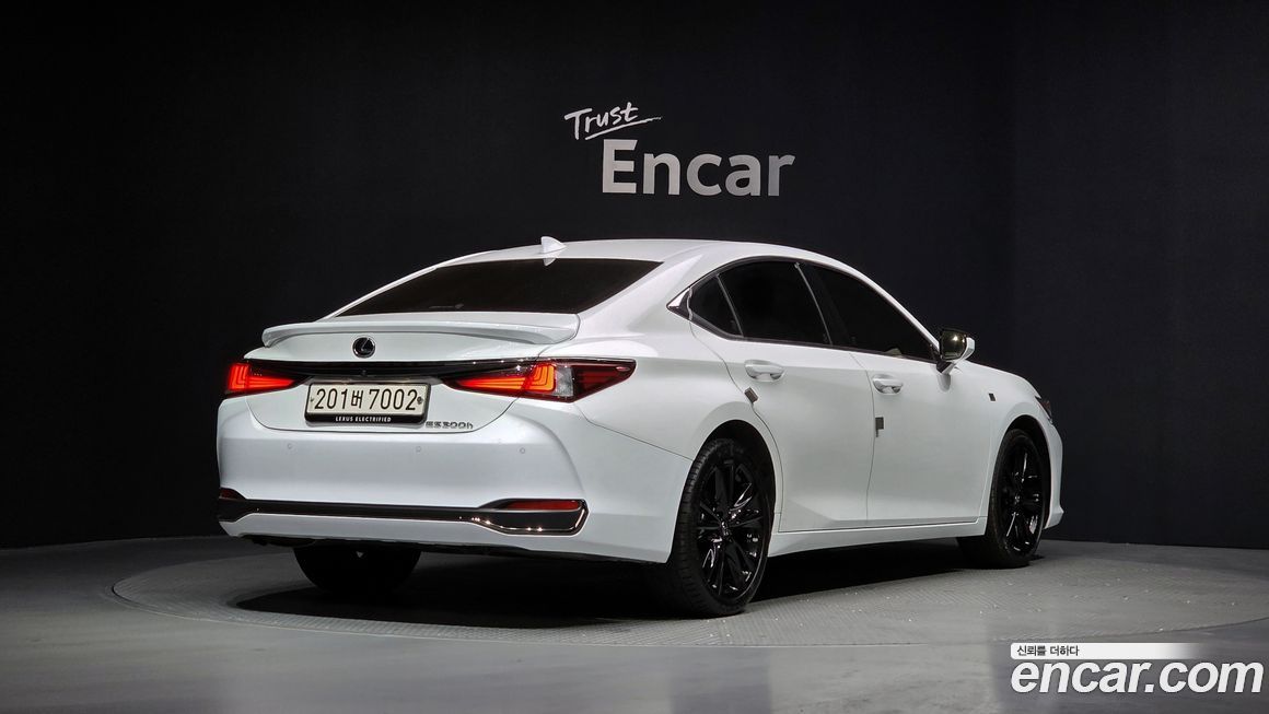 Lexus ES 2024