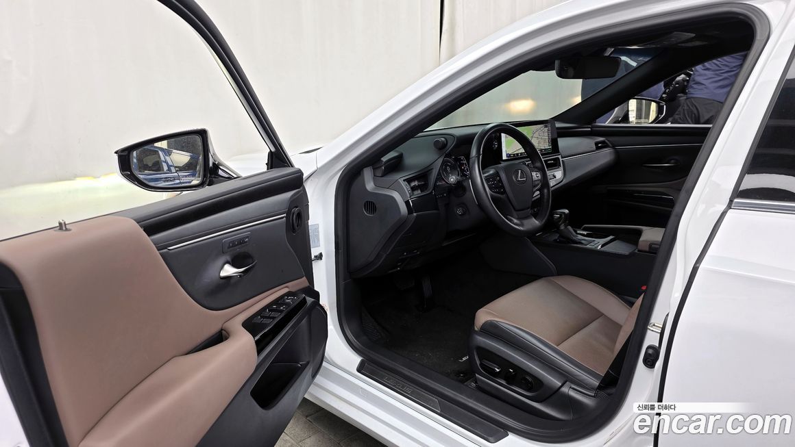 Lexus ES 2024