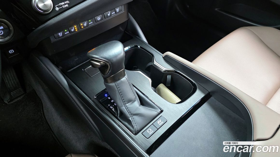 Lexus ES 2024