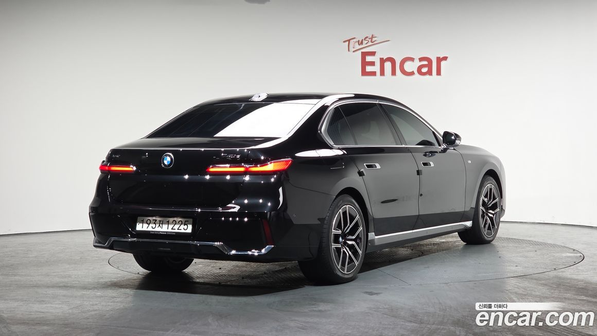 BMW 7-Series 2025