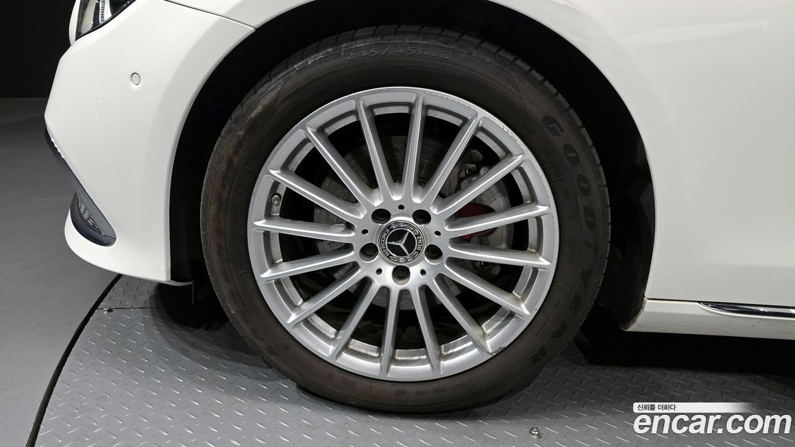 Mercedes-Benz E-Class 2021