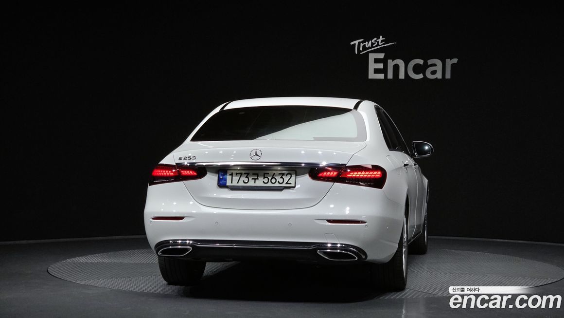 Mercedes-Benz E-Class 2021