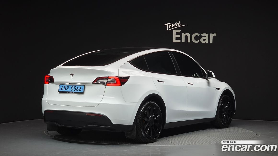 Tesla Model Y 2023