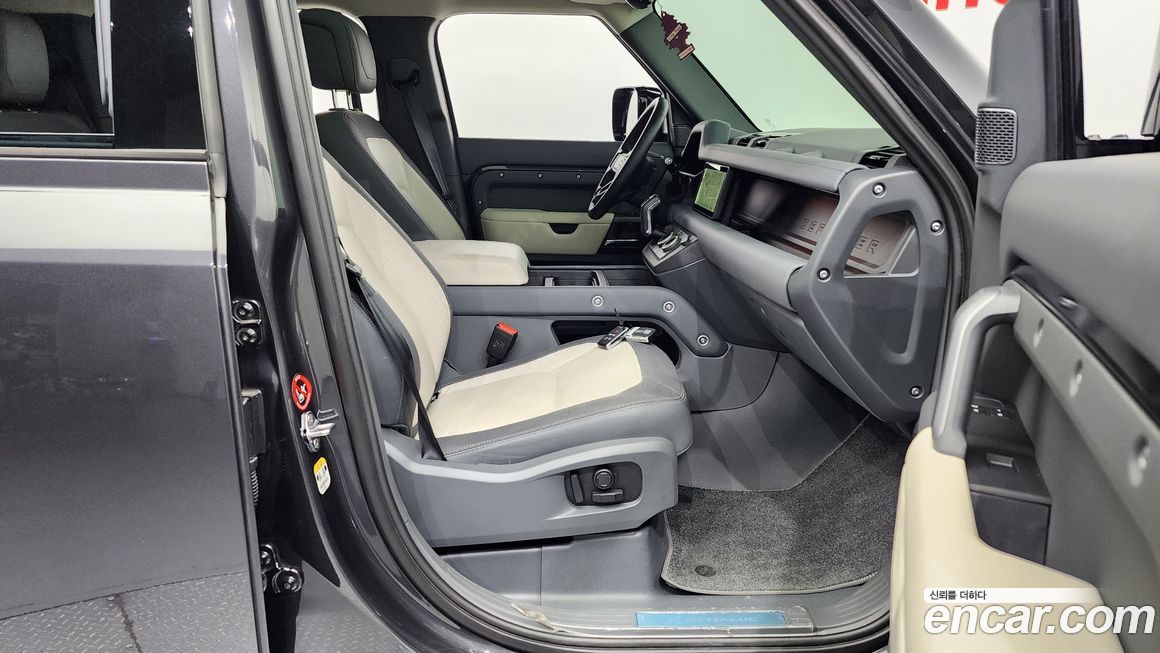 Land Rover Defender 2024