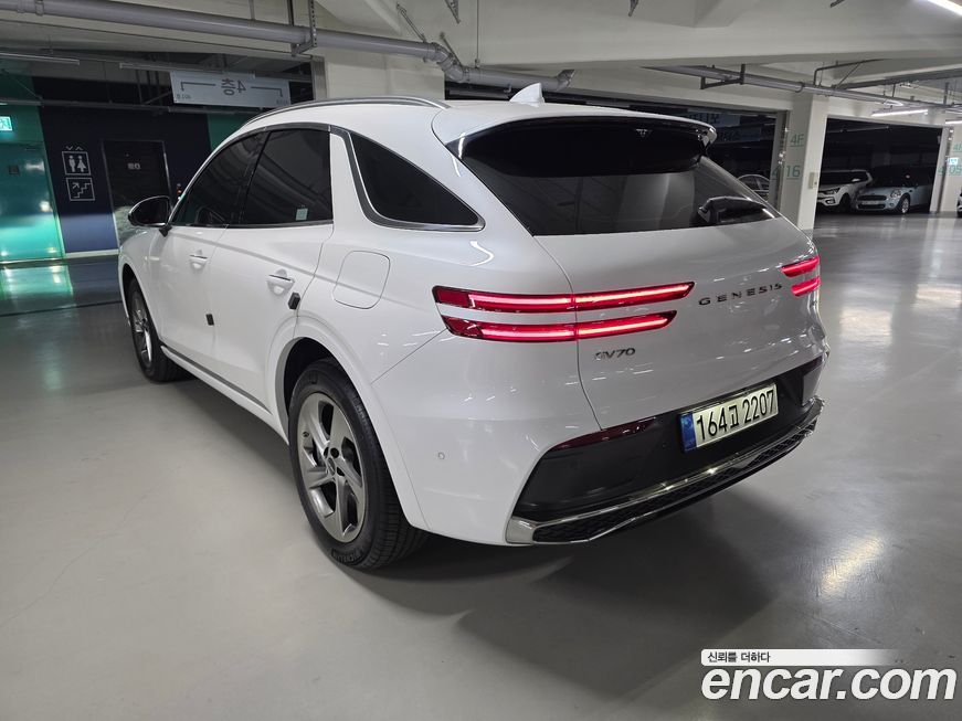 Genesis GV70 2025