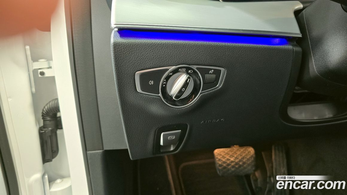 Mercedes-Benz E-Class 2021