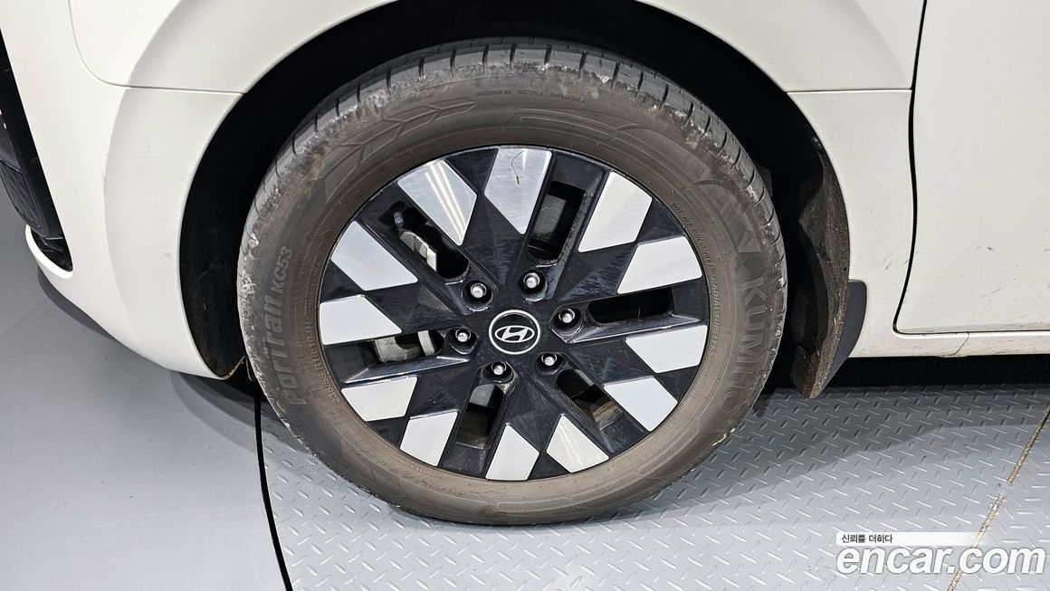 Hyundai Staria 2025