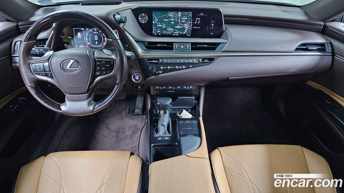 Lexus ES 2020