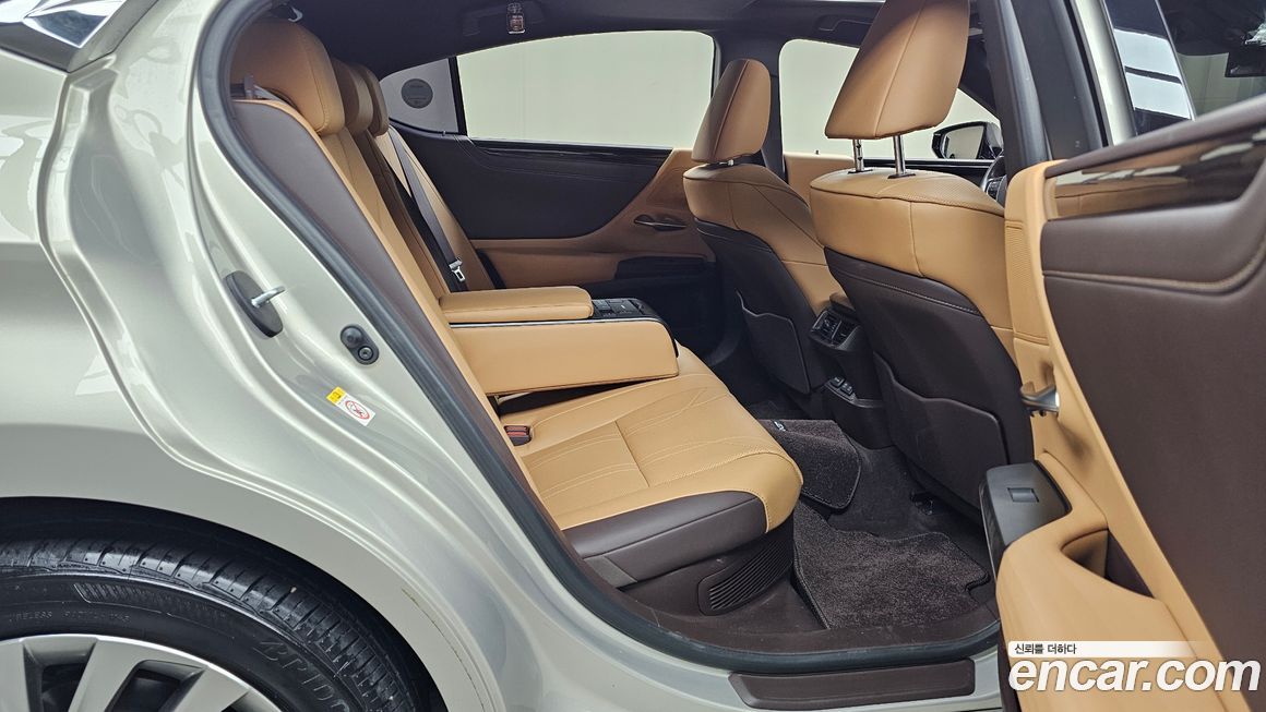 Lexus ES 2020