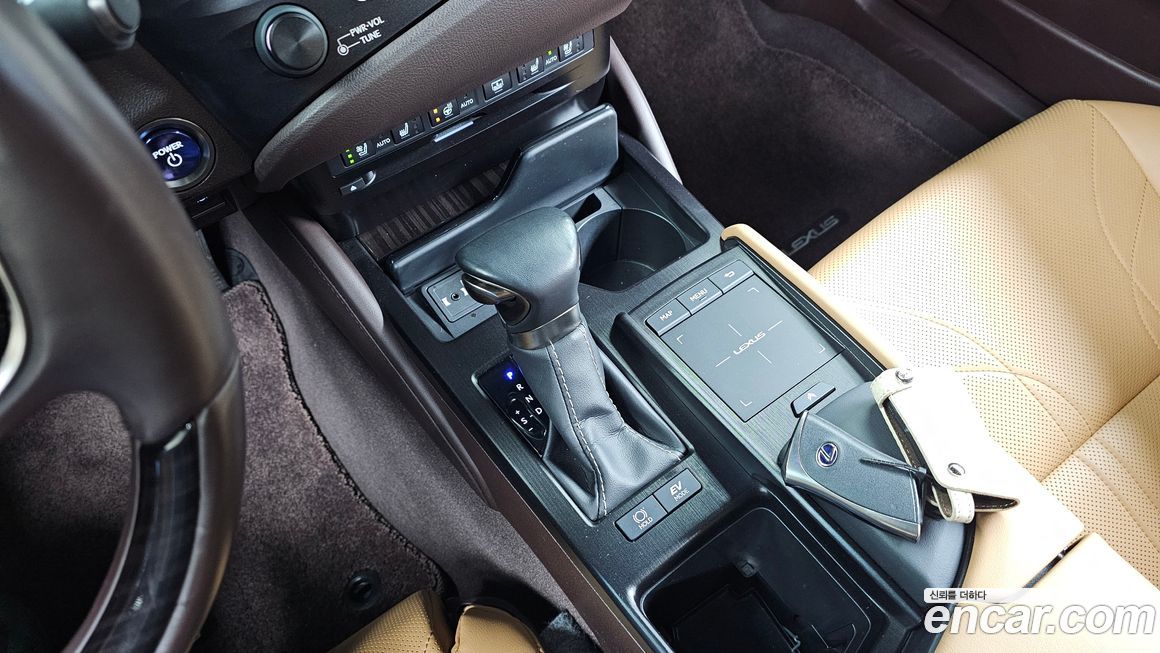 Lexus ES 2020