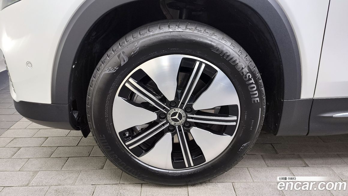 Mercedes-Benz EQB 2024