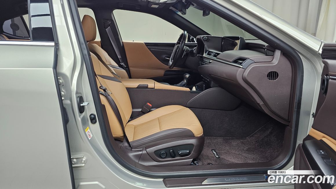 Lexus ES 2020