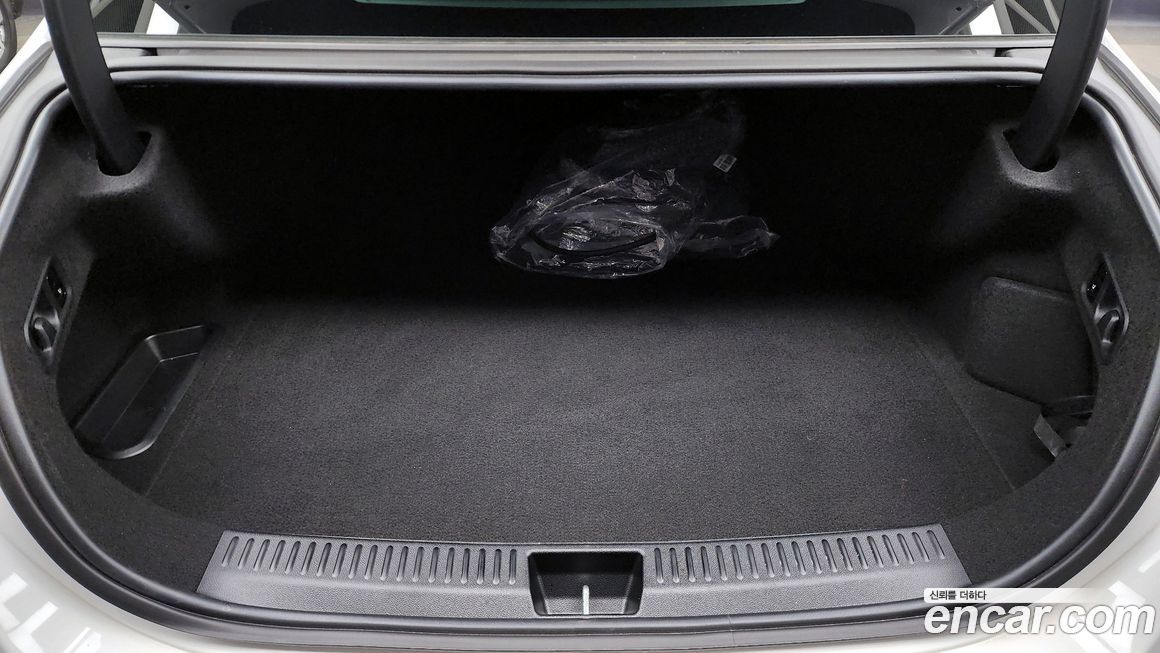 Mercedes-Benz E-Class 2025