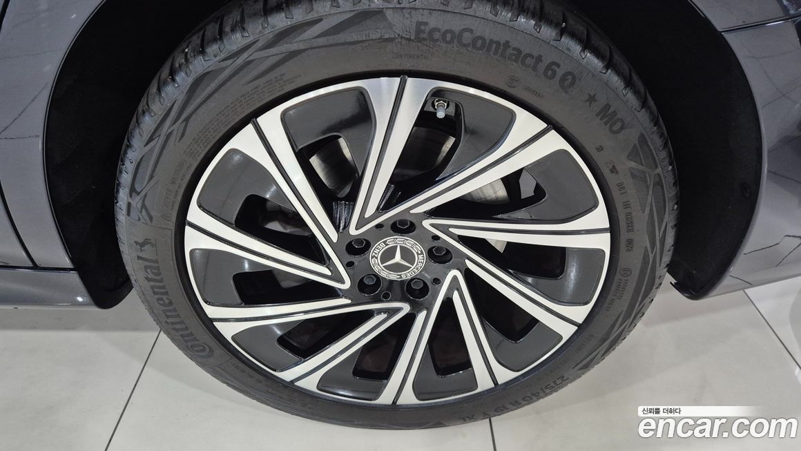Mercedes-Benz E-Class 2024