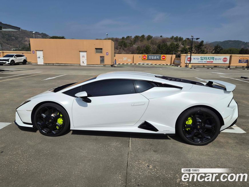 Lamborghini Huracan 2023