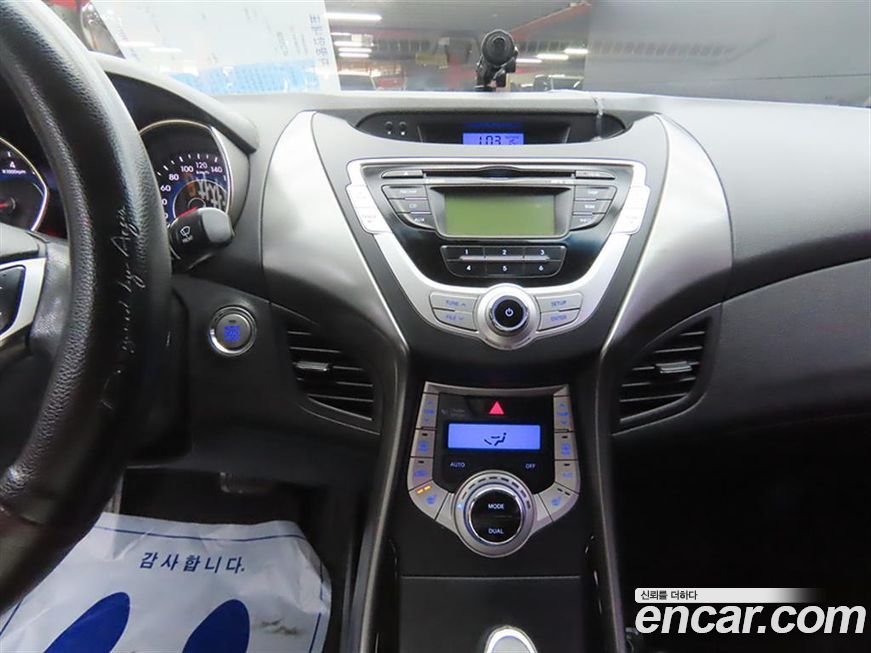 Hyundai AVANTE 2012