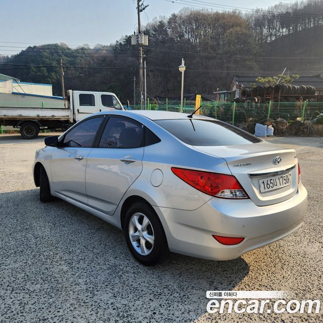 Hyundai Accent 2012