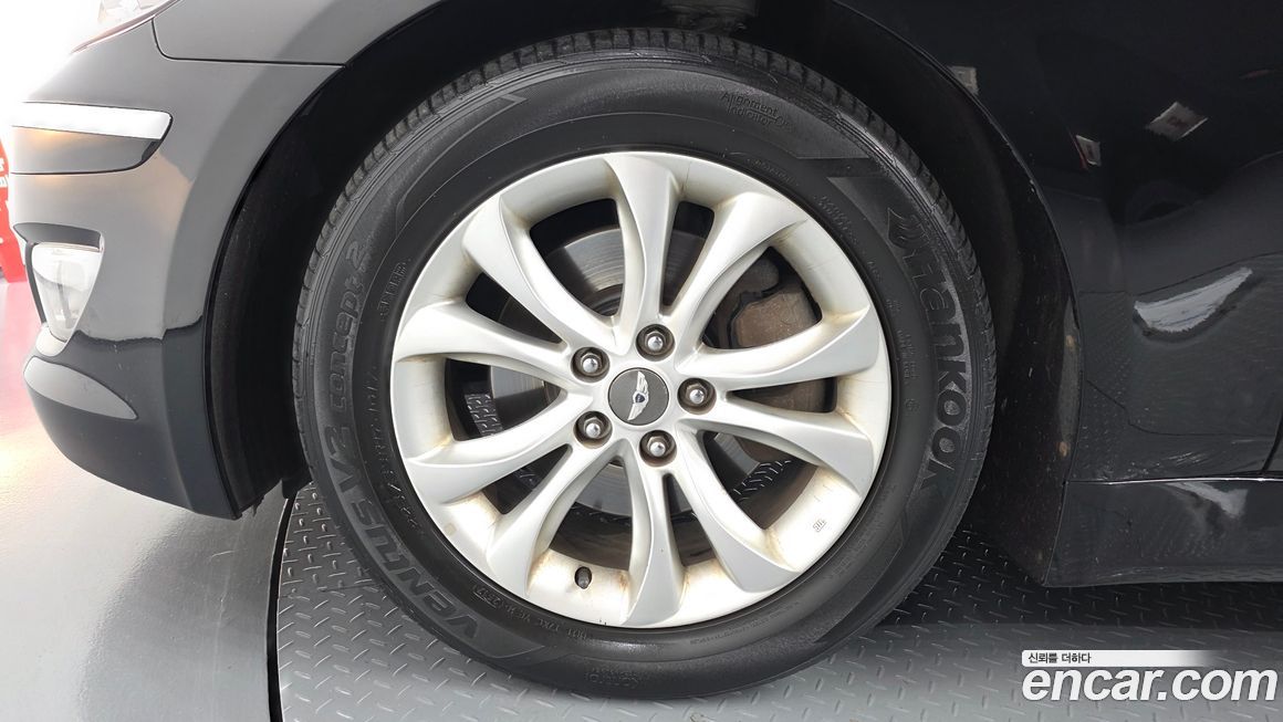 Hyundai Genesis 2012