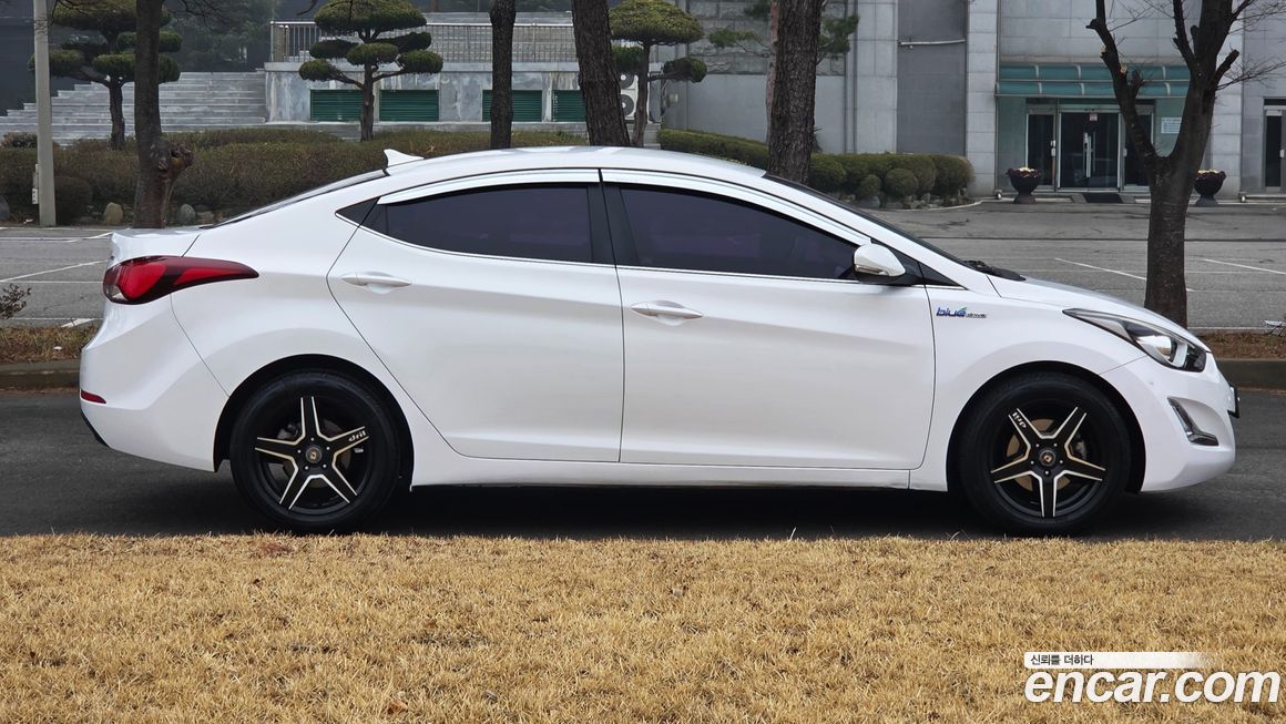 Hyundai AVANTE 2015