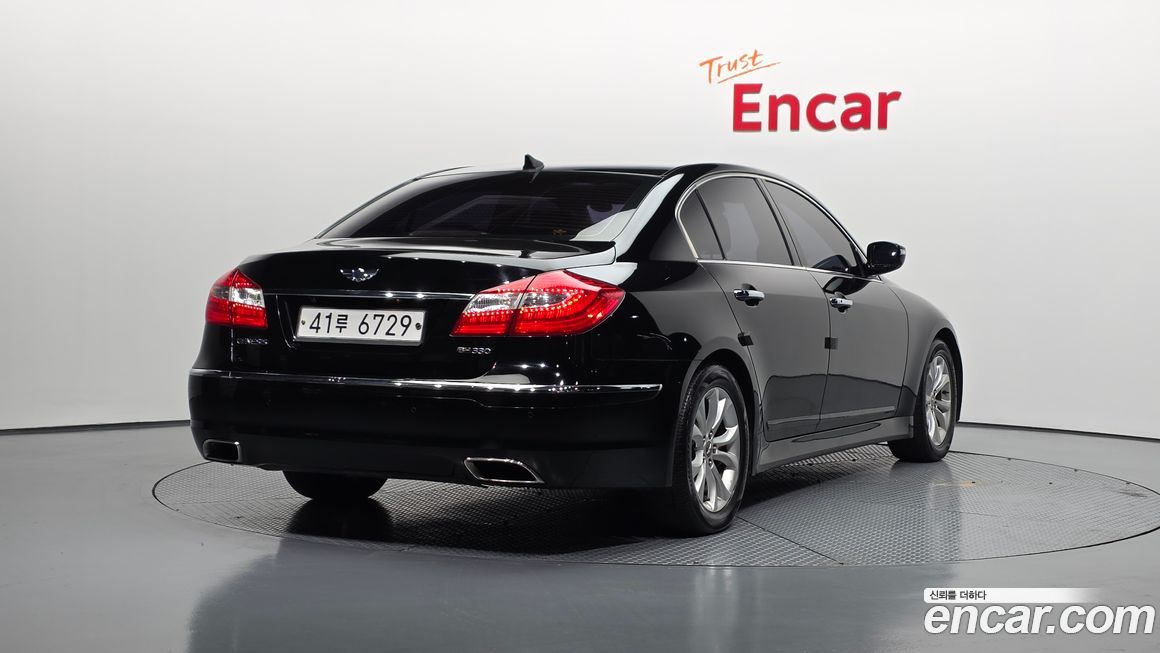 Hyundai Genesis 2012