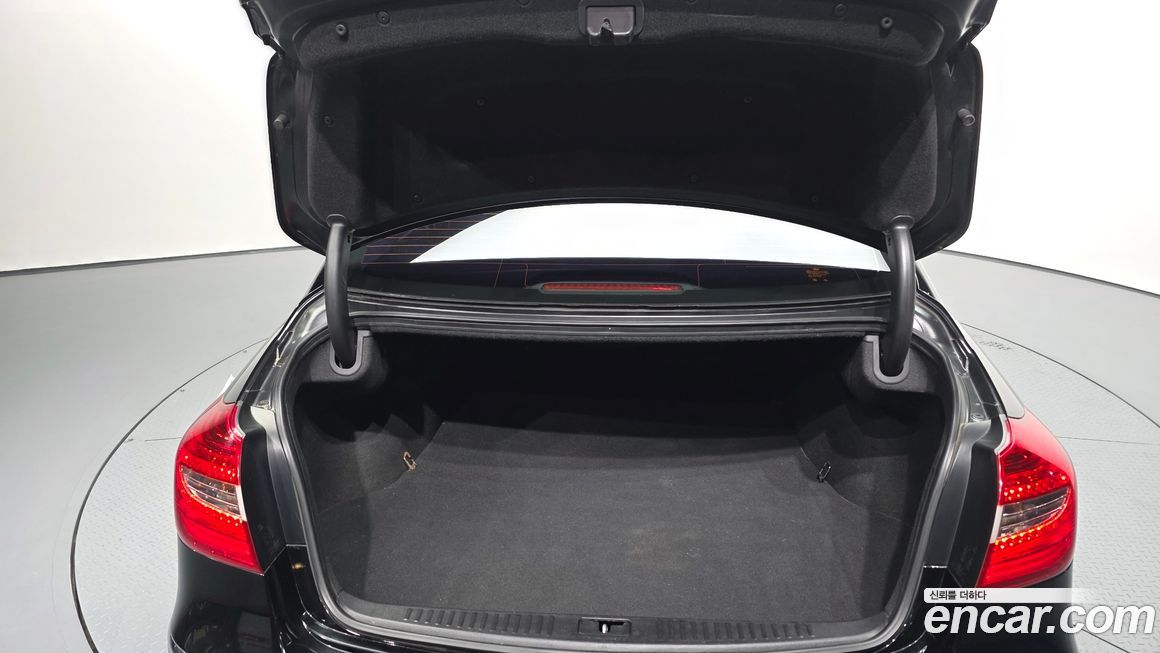 Hyundai Genesis 2012