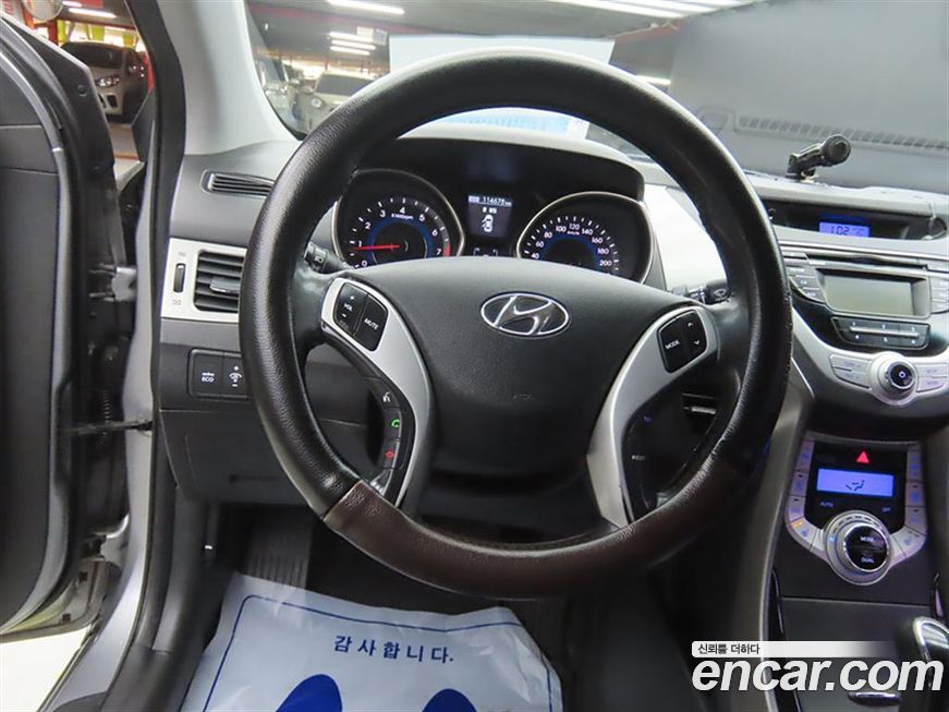 Hyundai AVANTE 2012