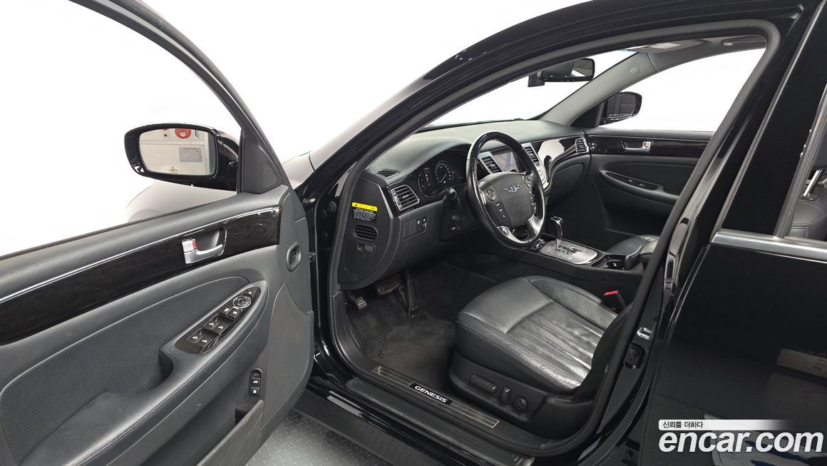 Hyundai Genesis 2012