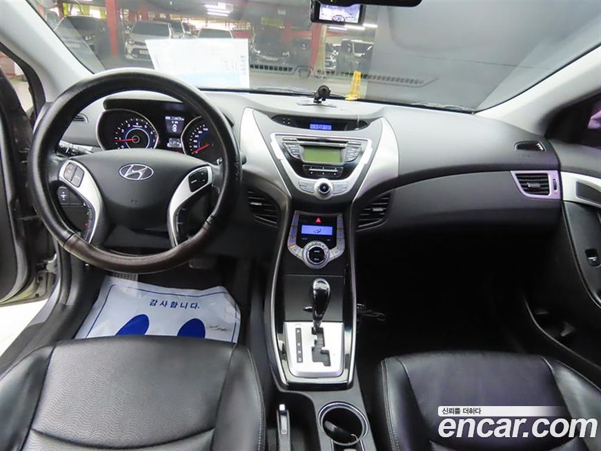 Hyundai AVANTE 2012