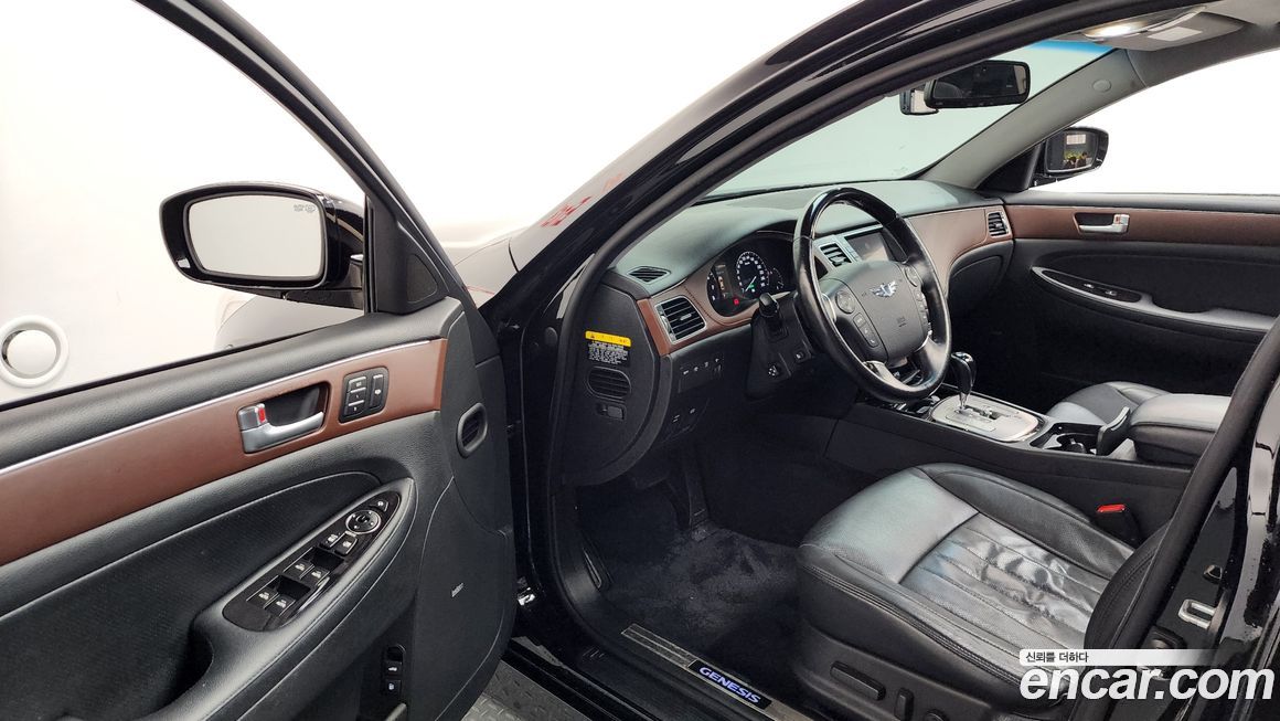 Hyundai Genesis 2012