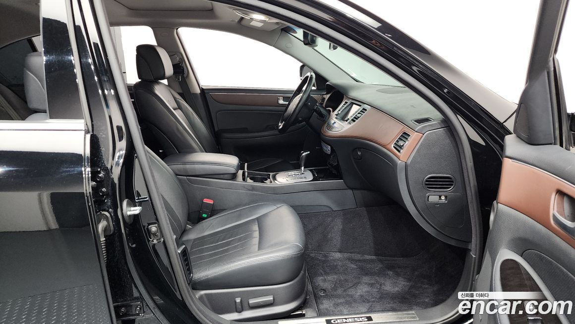 Hyundai Genesis 2012