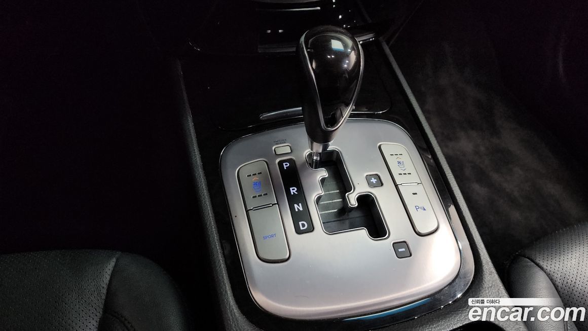 Hyundai Genesis 2012