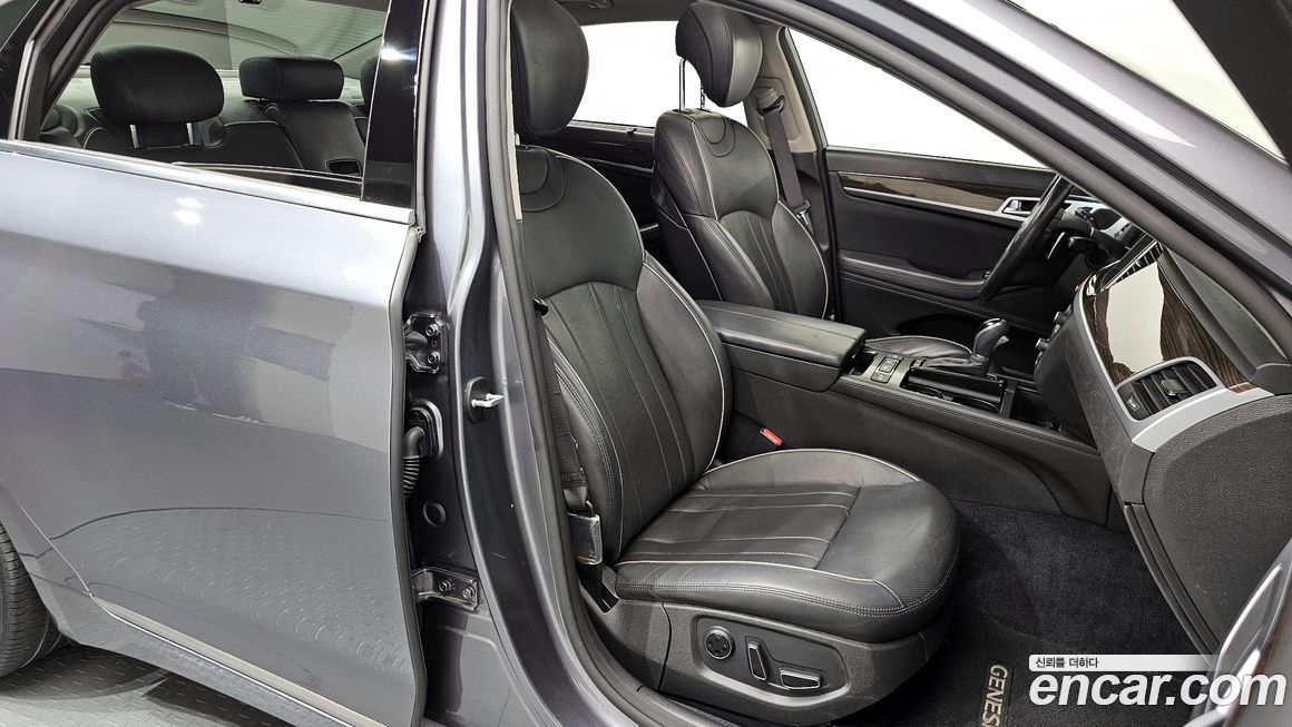 Hyundai Genesis 2015