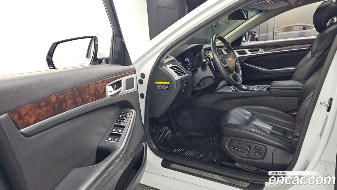 Hyundai Genesis 2016